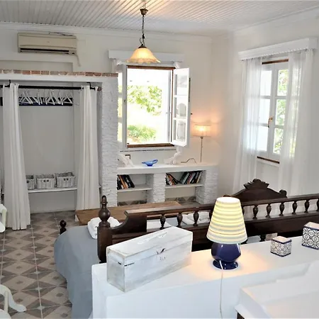 Elea,suberb Seaview,nearby Beach And Town. Villa